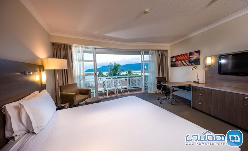 هتل DoubleTree by Hilton Hotel Cairns کنز