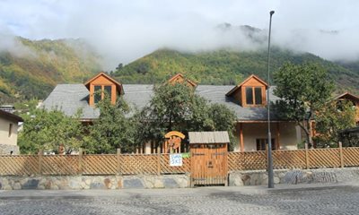 مستیا-هتل-مهمانپذیر-سوان-اسکی-مستیا-Guest-House-Svan-Ski-319906