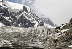 یخچال طبیعی چالادی Chaladi Glacier