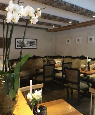 زرمات-کافه-پتیت-رویال-زرمات-Petit-Royal-Cafe-321591