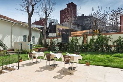 هتل لاگاردن LA GARDEN HOTEL