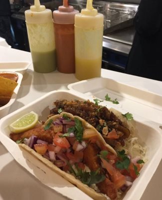 کویینزتاون-رستوران-Taco-Medic-326855