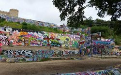 پارک گرافیتی در قلعه هیلز Graffiti Park at Castle Hills
