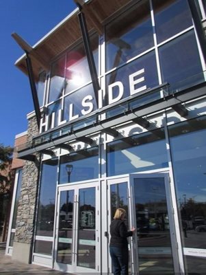 ویکتوریا-مرکز-خرید-هیلاری-Hillside-Shopping-Centre-333716