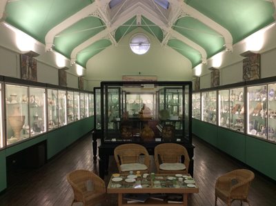 سوانزی-موزه-سوانزی-Swansea-Museum-335099