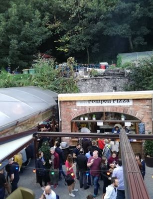 کرک-پیتزا-پومپای-Pompeii-Pizza-335446