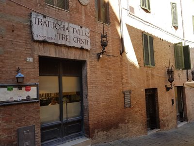 سی-ینا-رستوران-Tre-Cristi-Enoteca-Ristorante-Siena-339266