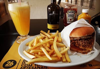 برازیلیا-رستوران-برزیلین-آمریکن-برگرز-Brazilian-American-Burgers-339276