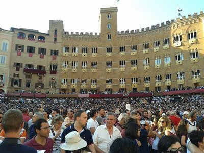 سی-ینا-میدان-Piazza-del-Campo-339373