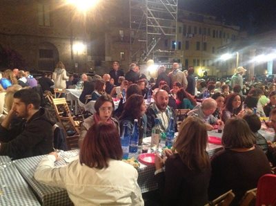 سی-ینا-بازار-محلی-Piazza-del-Mercato-Siena-339548