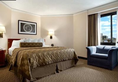 وینا-هتل-سوئیت-هیلتون-وینا-Embassy-Suites-by-Hilton-Tysons-Corner-339747