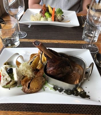 رستوران سووا Wine Bar & Restaurant Sova