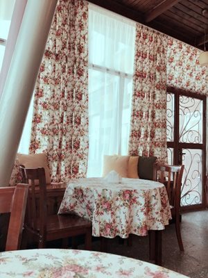 گیومری-کافه-نانسی-Cafe-Nancy-341636