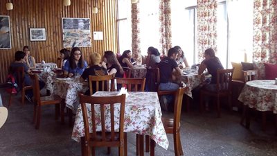 گیومری-کافه-نانسی-Cafe-Nancy-341640
