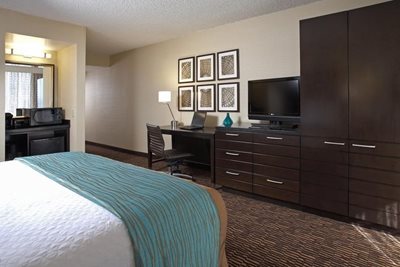 هتل هیلتون لاکس نورث Embassy Suites by Hilton LAX North