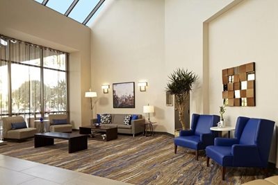 لس-آنجلس-هتل-هیلتون-لاکس-نورث-Embassy-Suites-by-Hilton-LAX-North-341688