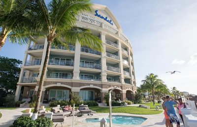 ناسائو-هتل-صندل-رویال-بهمئیان-Sandals-Royal-Bahamian-Spa-Resort-Offshore-Island-345871