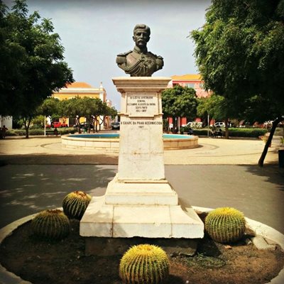 پرایا-میدان-پراسا-الکساندرا-Praca-Alexandre-Albuquerque-351825