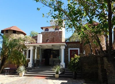 ویندهوک-رستوران-Leo-s-at-the-Castle-351927