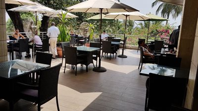 مونروویا-رستوران-مامبا-Mamba-Point-Hotel-Restaurant-353899