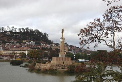 آنتاناناریوو-مجسمه-Monument-aux-Morts-354044