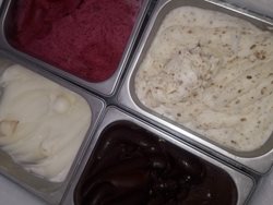 بستنی سنتی آتا