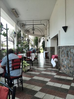 بوجومبورا-رستوران-تانگانیکا-Restaurant-Tanganyika-358022