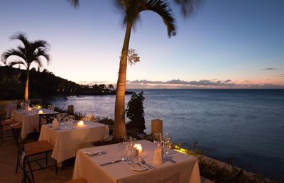 کاو رستورانت ات بلو واترز زیزورت | The Cove Restaurant at The Blue Waters Resort