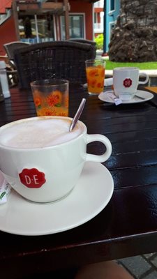 ویلمستاد-کافه-دوو-اگبرت-Douwe-Egberts-Cafe-375170