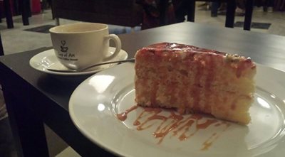 هرجیسا-کاپ-آف-آرت-ایتالین-کافی-هووس-Cup-of-Art-Italian-Coffee-House-375506