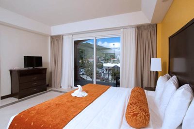 رود-تاون-ماریاز-بای-د-سی-هتل-Maria-s-By-the-Sea-Hotel-376124