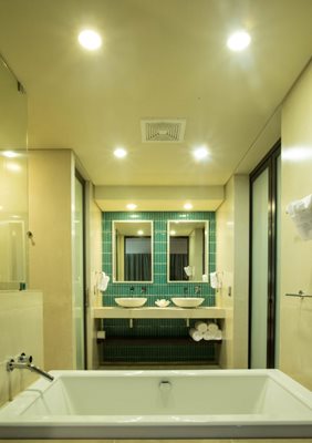 مارینر این هتل | The Mariner Inn Hotel