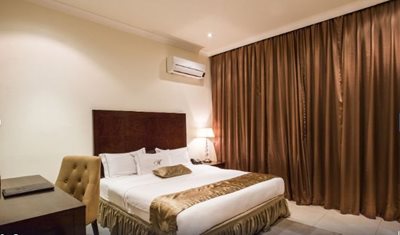 برازاویل-هتل-میکائیل-Mikhael-s-Hotel-376596