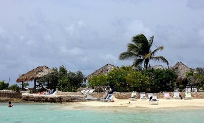 د-ولی-پارک-سیلی-سی-Scilly-Cay-377285