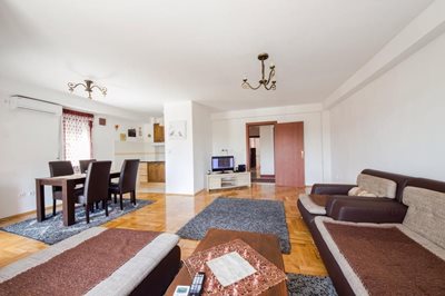 پودگوریتسا-هاستل-بنتون-Hostel-Beneton-378083