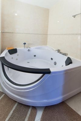 پودگوریتسا-هاستل-بنتون-Hostel-Beneton-378082