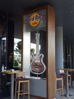 پودگوریتسا-کافه-هارد-راک-Hard-Rock-Cafe-378097