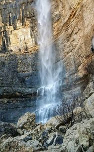 نی-ریز-آبشار-تارم-380391