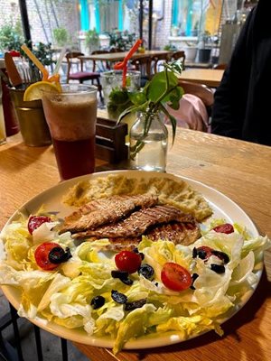 کافه حیاط هفت اقلیم