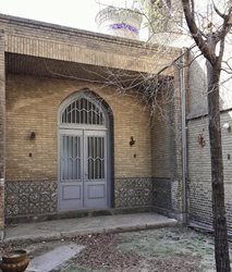 مقبره خانوادگی استاد حسین لرزاده معمار