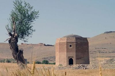 ملایر-برج-آرامگاه-بابا-حسین-466188