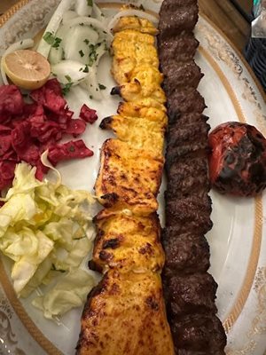 سفره خانه سنتی باغ صبا