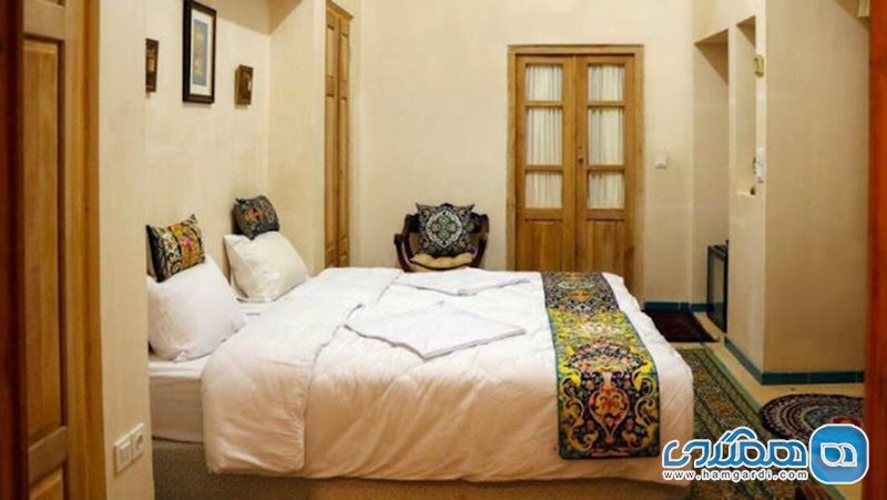 اقامتگاه سنتی کاشانه روشن