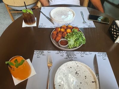 تهران-کافه-رستوران-آزولیک-486850