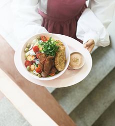 کافه این جا