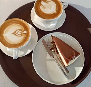 قم-کافه-ساعدی-نیا-مهر-و-ماه-قم-517667