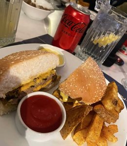 تهران-کافه-رستوران-فرزین-لانژ-518709