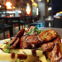 کافه رستوران وقت برگر و سیب زمینی کیش