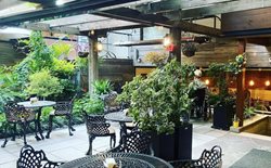 کافه رستوران مادولانژ