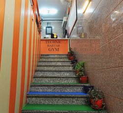 باشگاه بدنسازی تکنیک برتر صادقیه